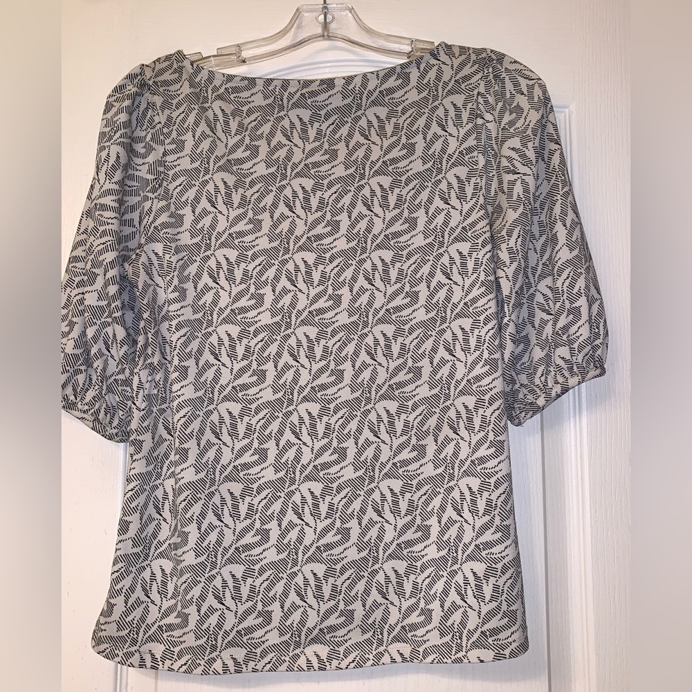 Women's Short Sleeve Leaf-Print Top - Gray/White